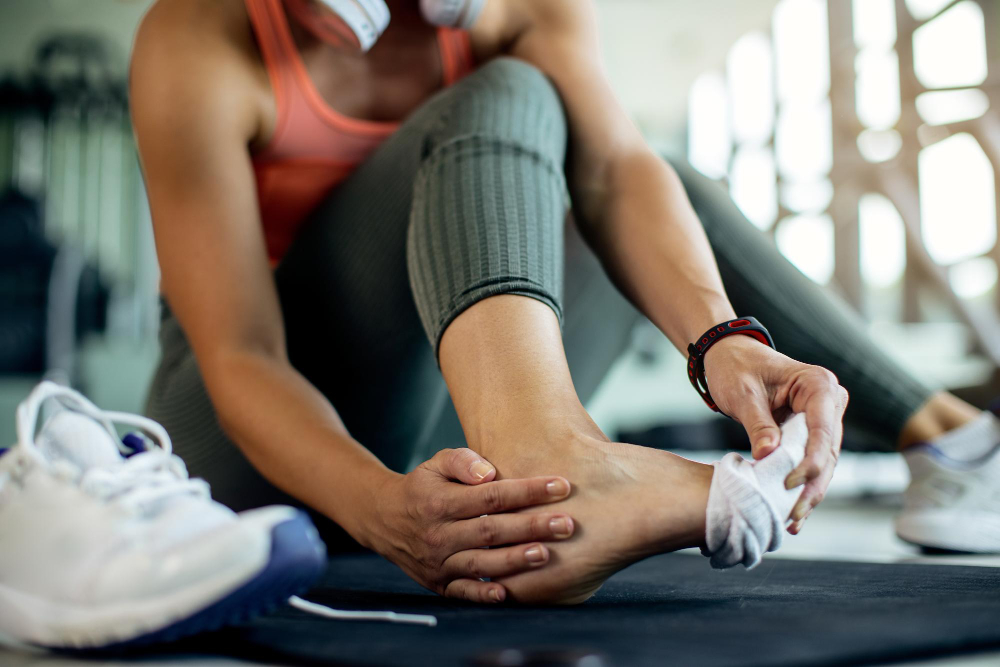 How to Choose the Right Running Shoes for Your Stride Athlete rubbing foot