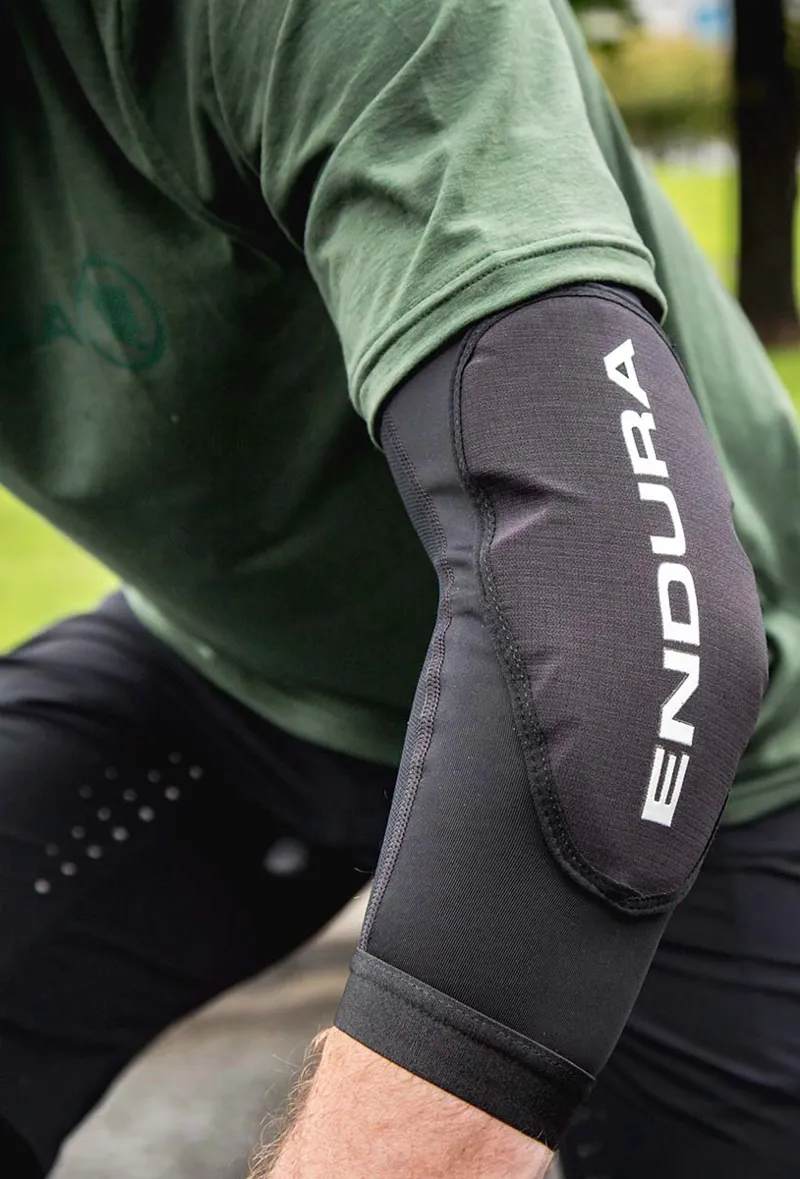 Endura SingleTrack Lite Elbow Protector II Black-2