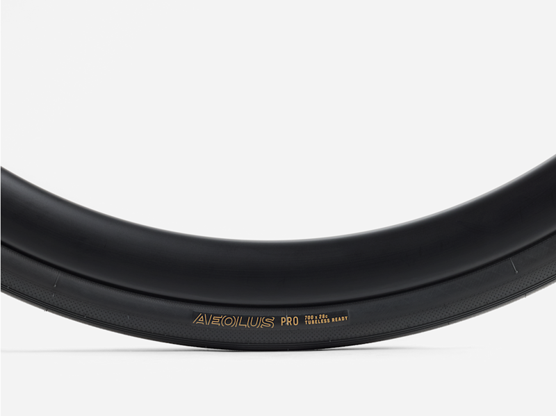 Bontrager Aeolus Pro TLR 700x28c Road Tire in Black-2