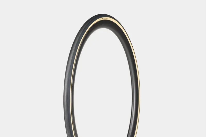 Bontrager Aeolus RSL TLR 700x32c Cotton Road Racing Tyre in Black/Tan