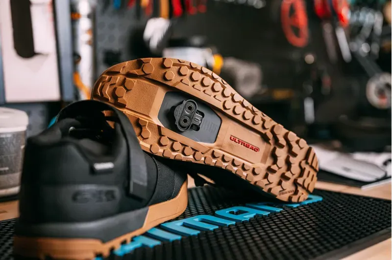 Shimano CL-MT001 SPD Multi-Entry Single-Release Cleat Silver Pair-1