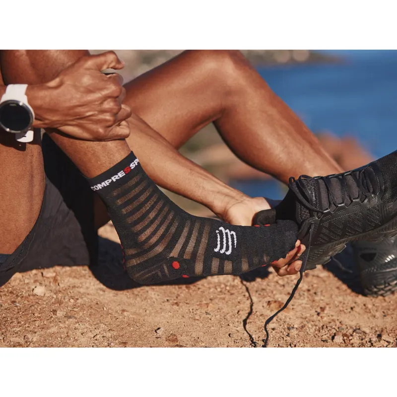 Compressport Pro Racing Socks V4.0 Ultralight Run High Black/Red-6