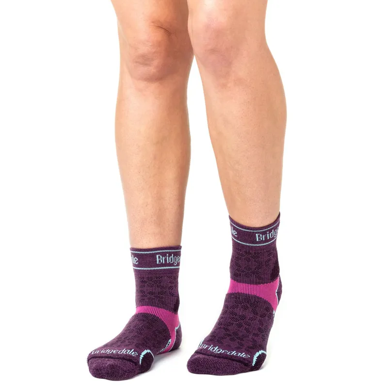 Bridgedale Women's Trail Run Lightweight T2 Merino Sport 3/4 Crew Socks Shade Damson-2