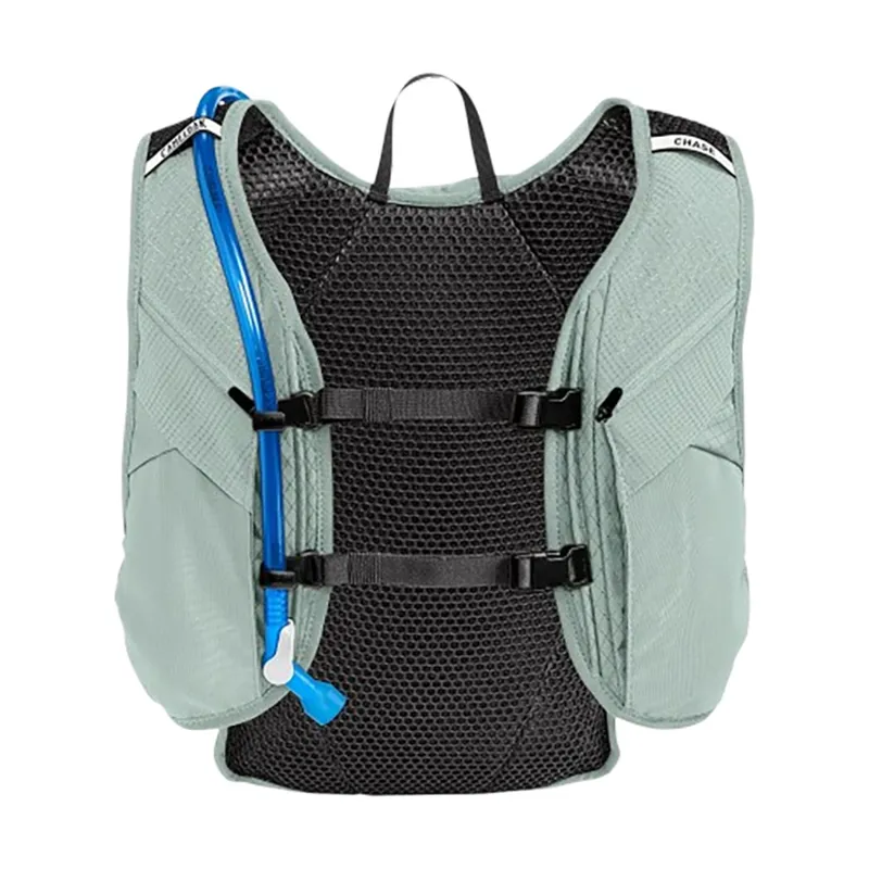 Camelbak Chase Adventure 8 Vest 70 oz Silver Mist-3