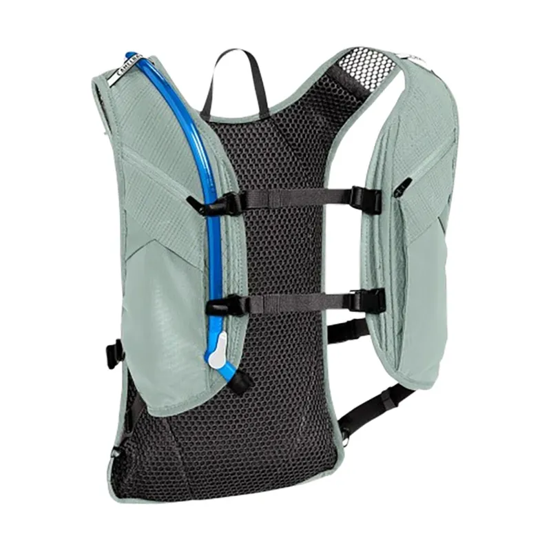 Camelbak Chase Adventure 8 Vest 70 oz Silver Mist-1