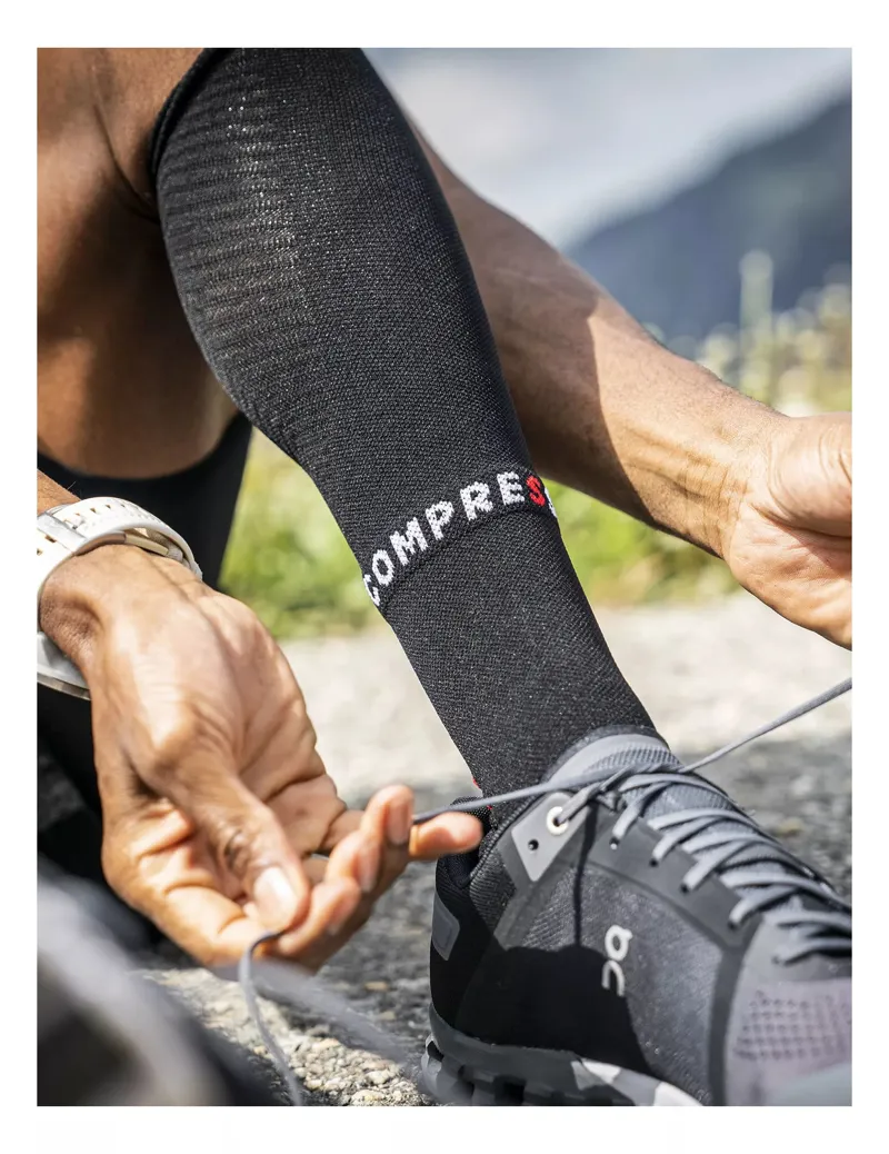 Compressport Full Socks Winter Run Black/High Risk Red-3
