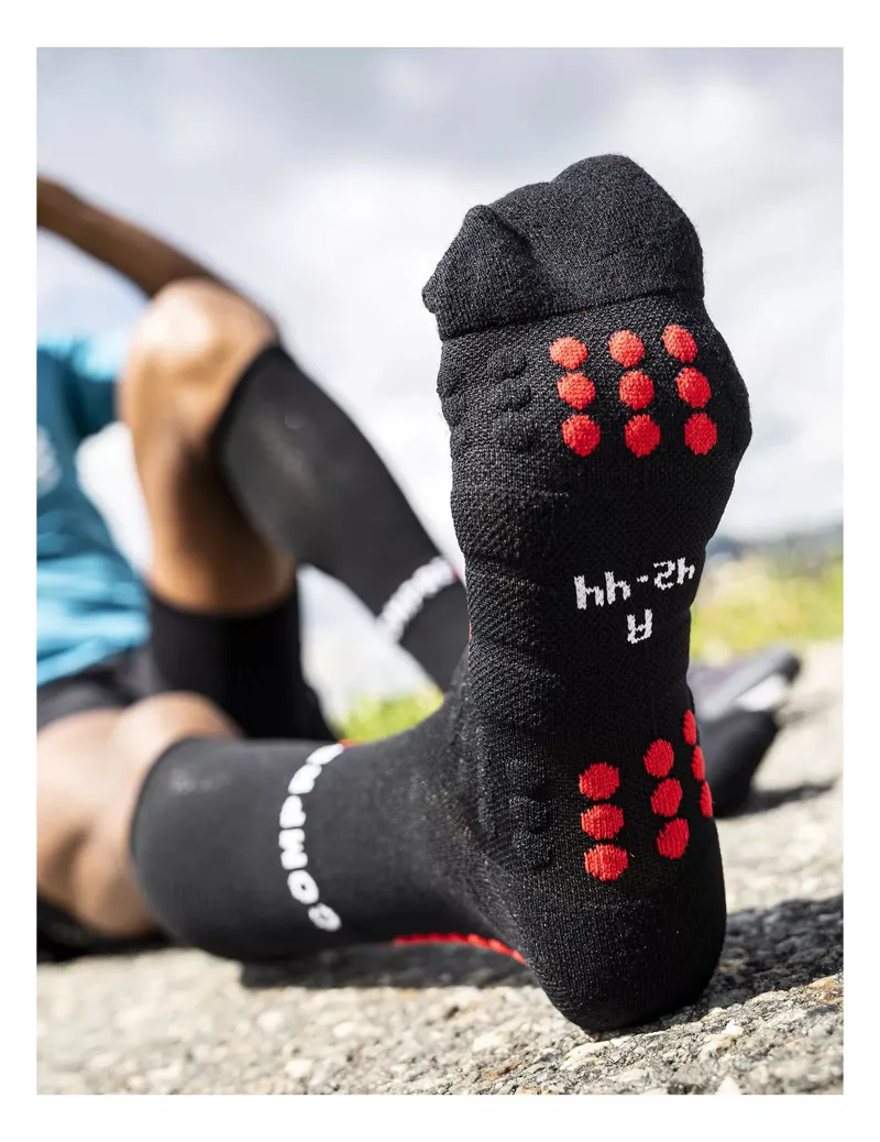 Compressport Full Socks Winter Run Black/High Risk Red-2