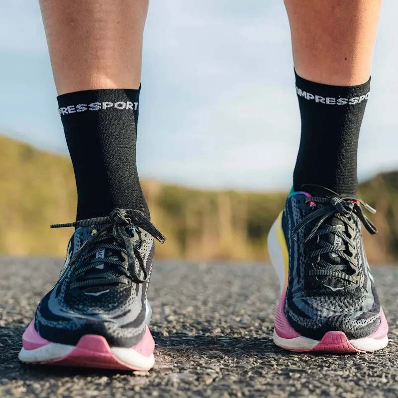 Compressport Pro Racing Socks v4.0 Run High Black/White-4