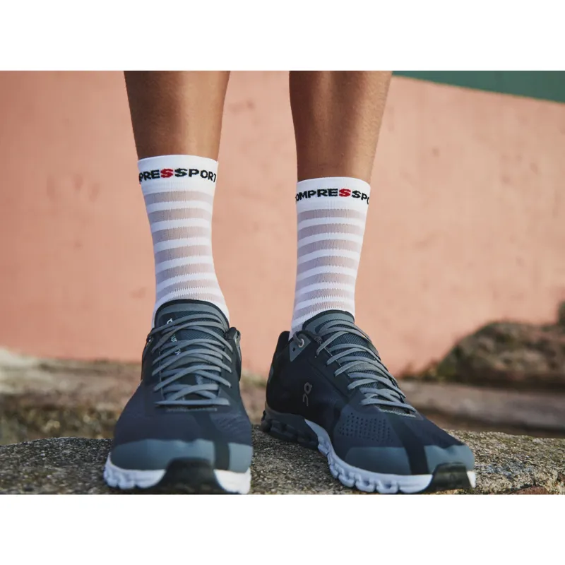 Compressport Pro Racing Socks v4.0 Ultralight Run High White/Alloy-6