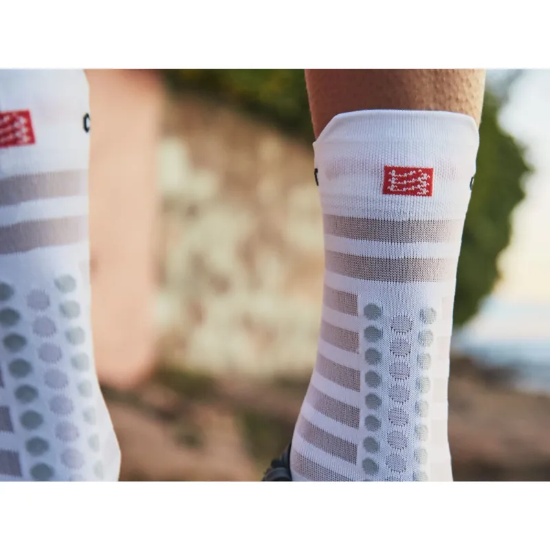 Compressport Pro Racing Socks v4.0 Ultralight Run High White/Alloy-4