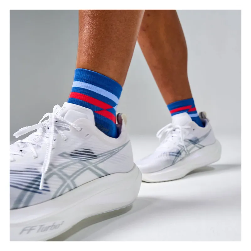 Feetures Elite Light Cushion Quarter Socks Blue Track-3