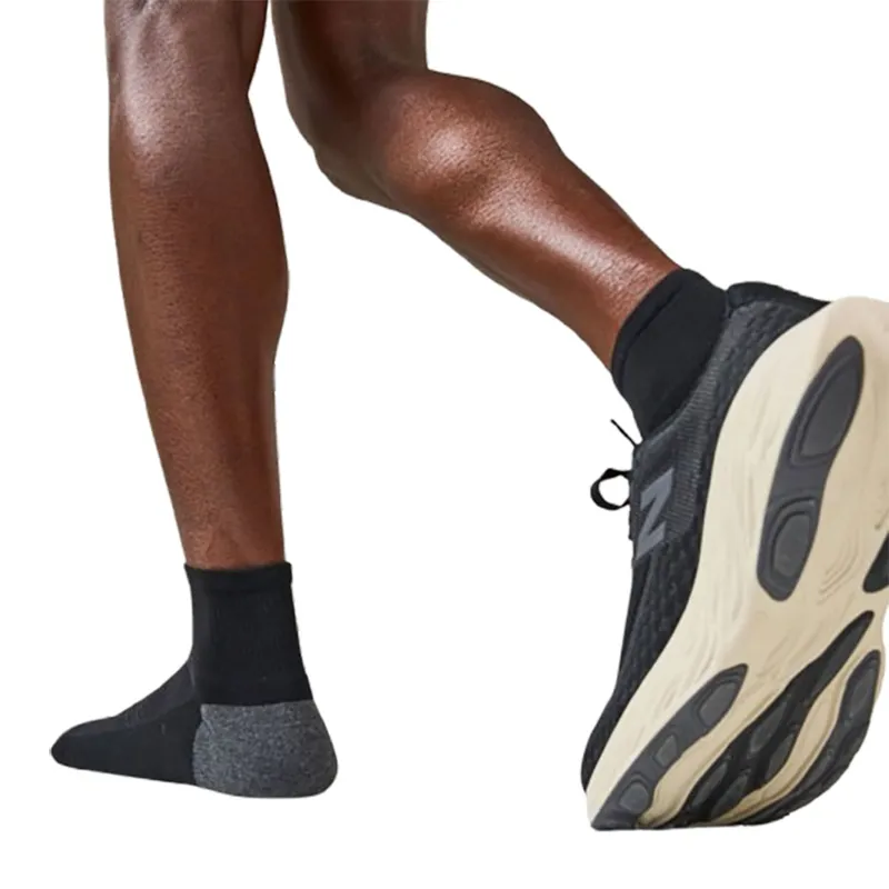 Feetures Elite Max Cushion Quarter Socks Black-3