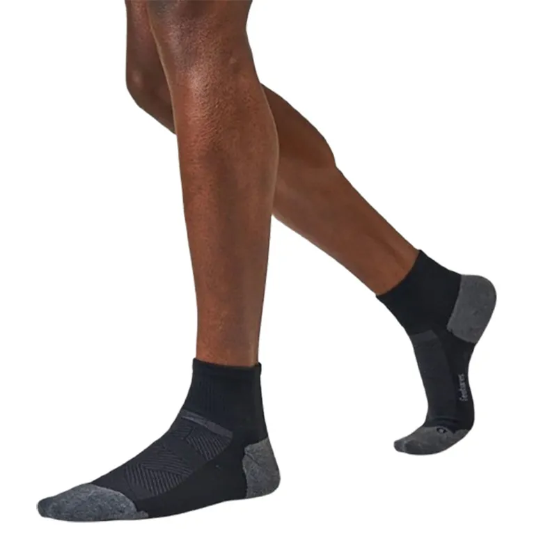 Feetures Elite Max Cushion Quarter Socks Black-2