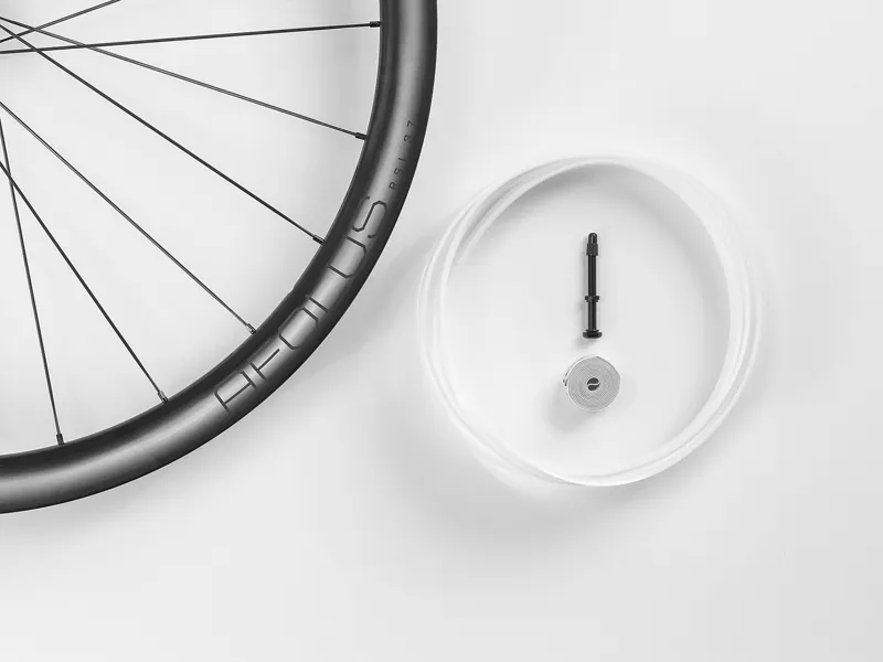 Bontrager Aeolus RSL 37 TLR Disc Road Wheel - Black/With DT Swiss 240s internals and a Ratchet Exp 36