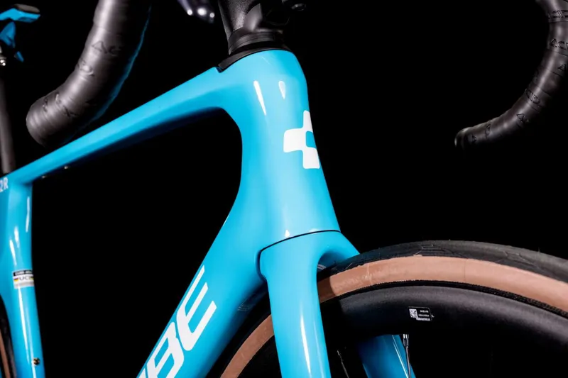 2022 Cube Agree c:62 Carbon Road Bike in Blue-3