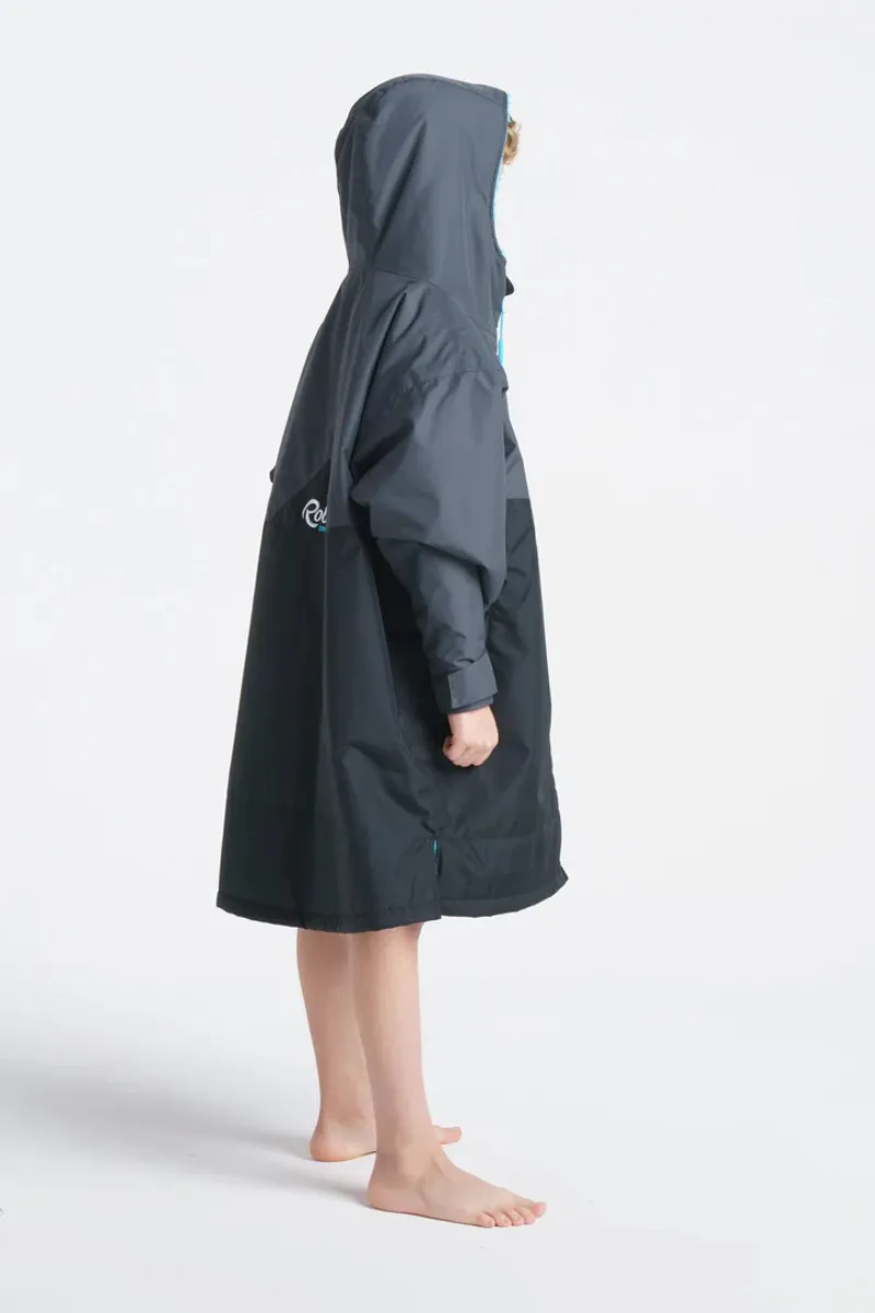 Robie Robes: Junior Dry Series Recycled Long Sleeve Changing Robe - Black Charcoal/Blue Atoll-3