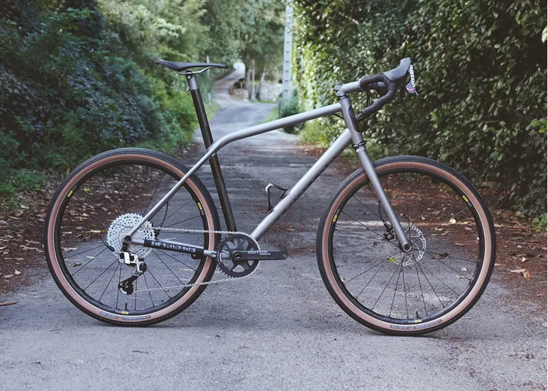 Hutchinson Overide Tube Type Tyre 700x38 Tan Wall-1