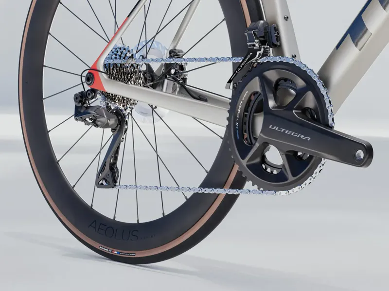 Trek Madone SL 7 Gen 8 Road Bike In Matte Lunar Silver-5