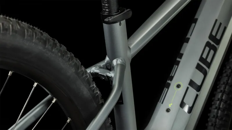 Bicicleta cube reaction top hybrid pro 625