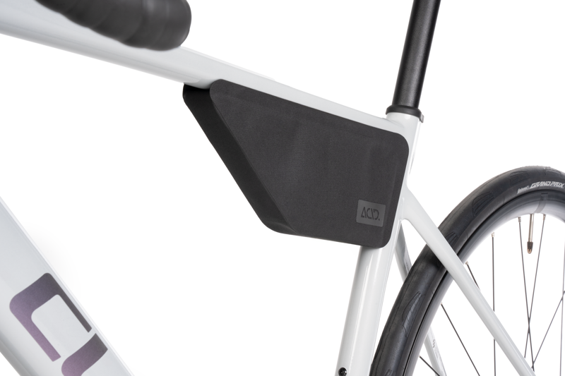 Acid Attain Pro 0.6l Frame Bag in Black-3